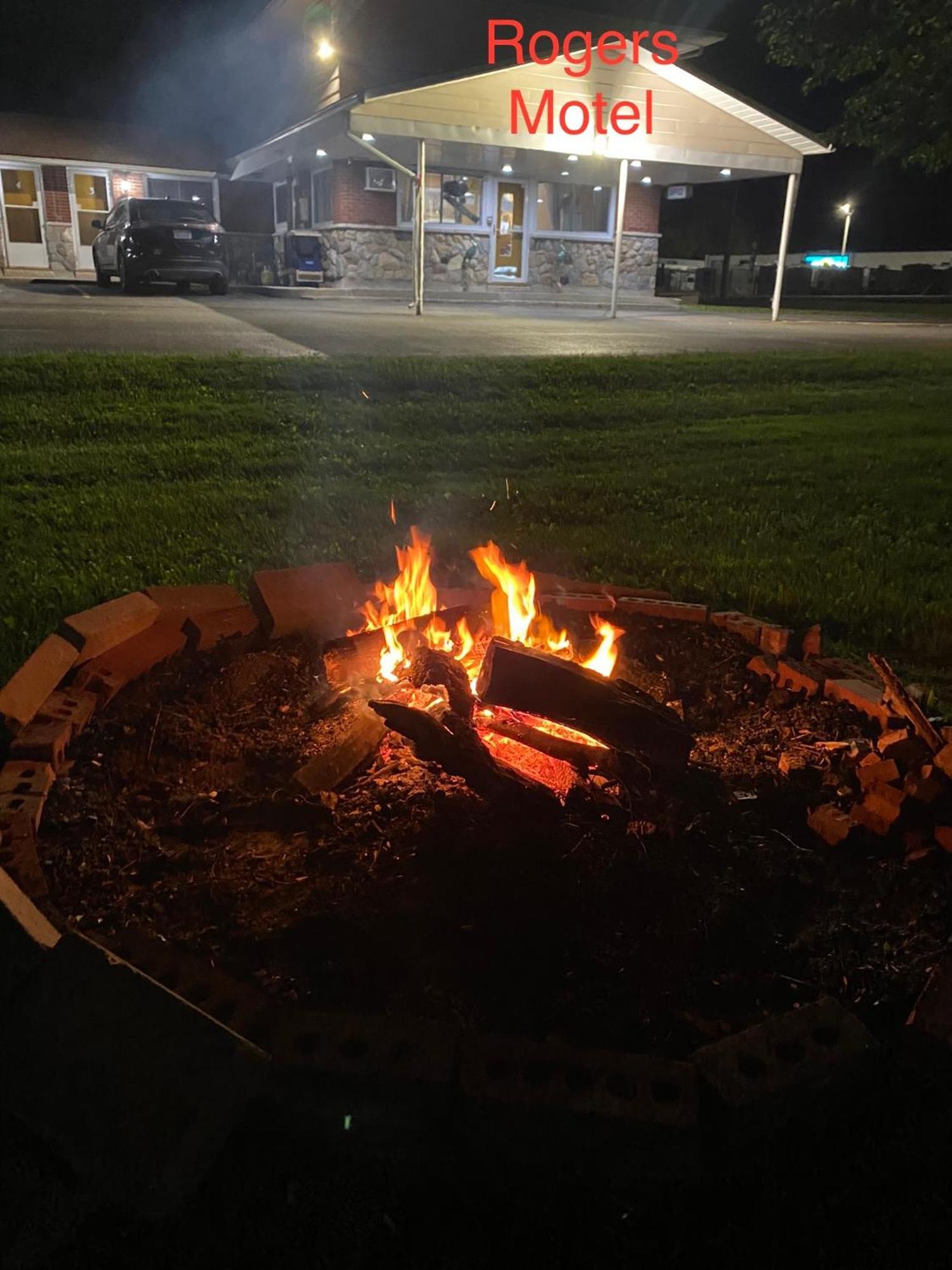 Rogers Motel Smiths Falls Εξωτερικό φωτογραφία
