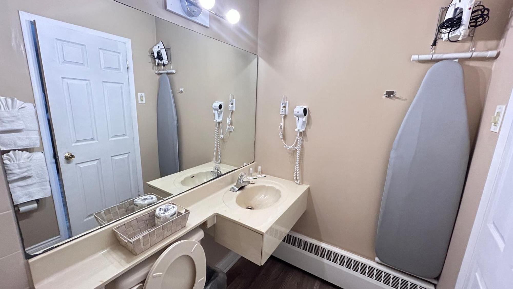 Rogers Motel Smiths Falls Εξωτερικό φωτογραφία