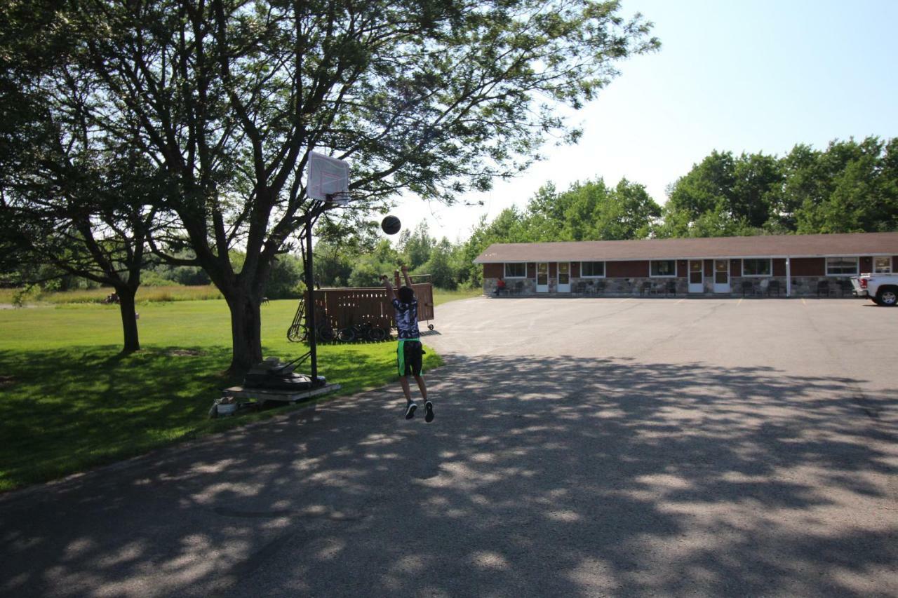 Rogers Motel Smiths Falls Εξωτερικό φωτογραφία